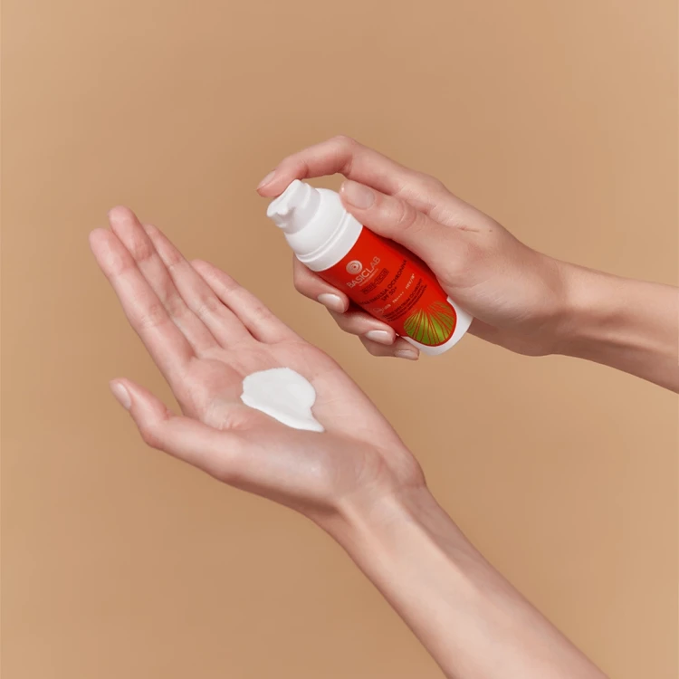 pol_pl_Lekka-emulsja-ochronna-SPF-50-PPD-52-3-Prewencja-i-Antyoksydacja-33_4.webp